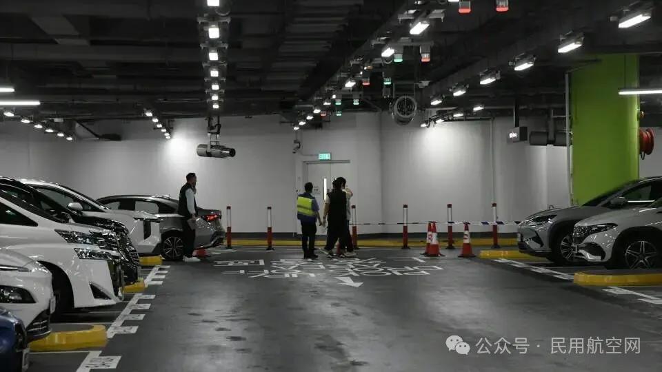 香港机场突发劫案：总重6公斤、价值700万港元金条被抢走！被抢男子遭多名歹徒持刀砍伤