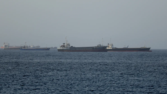 美国原油跌破每桶70美元	，油轮陆续通航霍尔木兹海峡